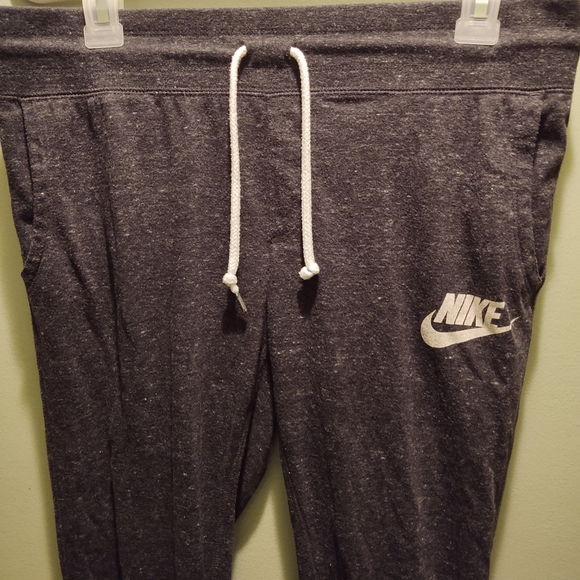 Nike cropped sweats - Picture 6 of 7